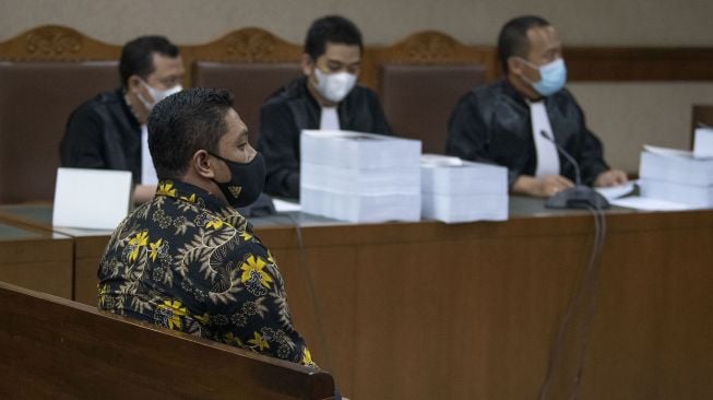 Terdakwa mantan penyidik KPK AKP Stepanus Robin Pattuju menjalani sidang pembacaan tuntutan di Pengadilan Tipikor, Jakarta, Senin (6/12/2021).  ANTARA FOTO/Aditya Pradana Putra