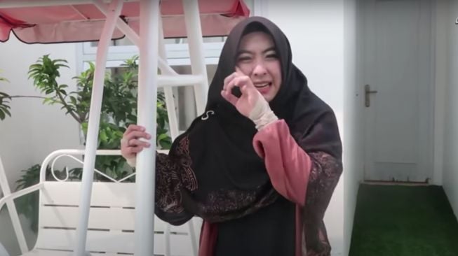 Potret Rumah Shindy Kakak Ria Ricis. [YouTube/Dokter Shindy]