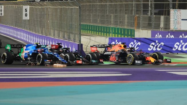 Hasil F1 GP Arab Saudi: Hamilton Kalahkan Verstappen dalam Balapan Kacau Balau