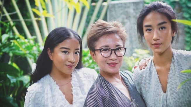 Potret Chef Renatta Tampil Feminin. [Instagram/renattamoeloek]