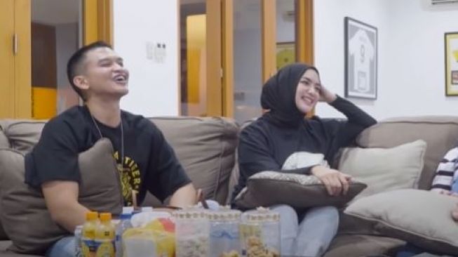 Citra Kirana dan Rezky Aditya. (Youtube/CikyCitraRezky)