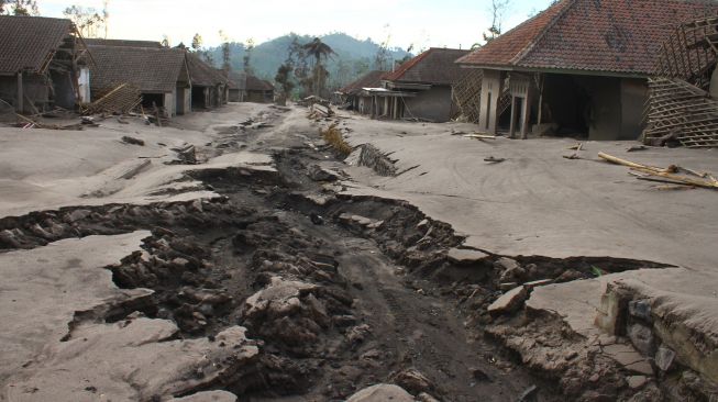 Gubernur Jatim Berharap Masa Tanggap Darurat Erupsi Gunung Semeru Selesai 14 Hari