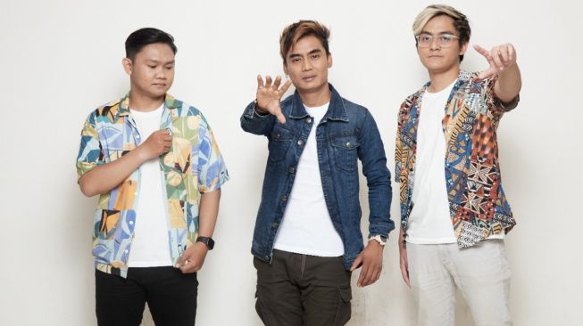 Charly Van Houten Kolaborasi dengan Duo DJ Neverrtale di Lagu Rembulan