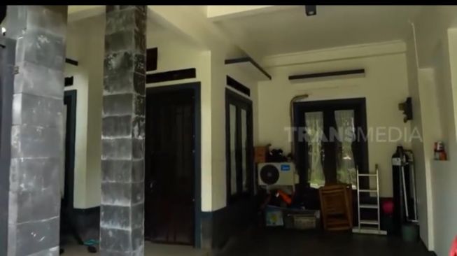 Potret Rumah Aziz Gagap (YouTube/TRANS7 OFFICIAL) 