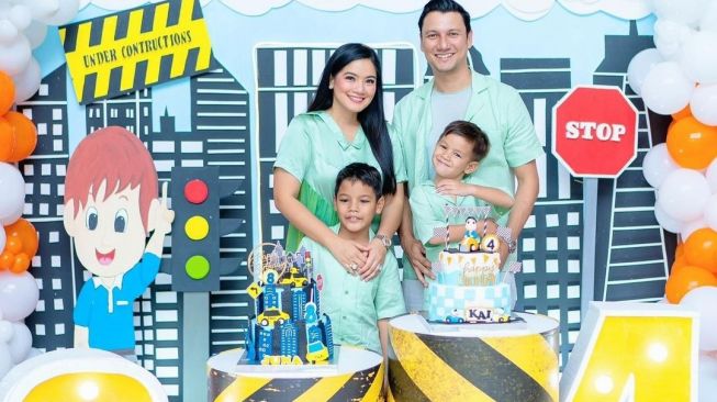 Potret Ultah Anak Titi Kamal dan Christian Sugiono (Instagram/@titi_kamall)