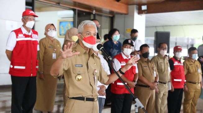 Gubernur Ganjar Ingatkan Warga di Lereng Gunung Merapi untuk Siaga