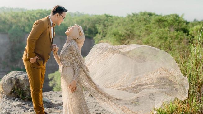 Potret Prewedding Danang DA dan Hemas Nura. [Instagram/@danang_official91]