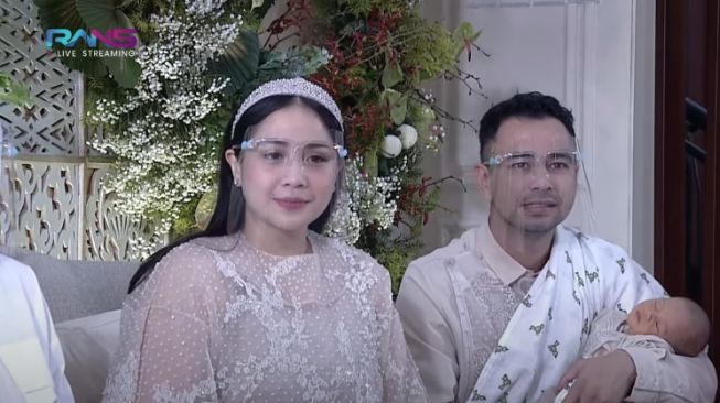 Momen Akikah Baby Rayyanza. [Youtube/RANS Entertainment]