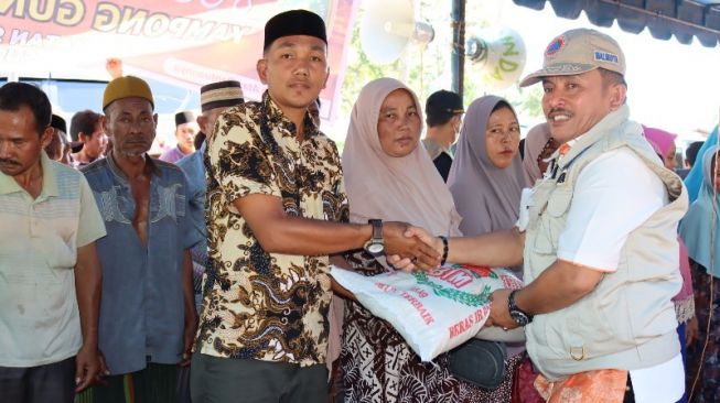 Serahkan Bantuan Kepada Korban Kebakaran, Walkot Bintang