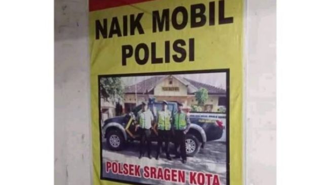 Toko Ini Berikan Promo Gratis Jalan-Jalan Naik Mobil Polisi, Syaratnya Tak Terduga