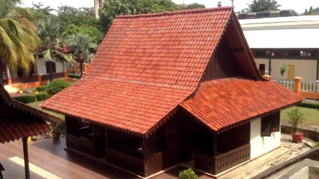 Rumah Kebaya (Youtube Maybi Prabowo 3)