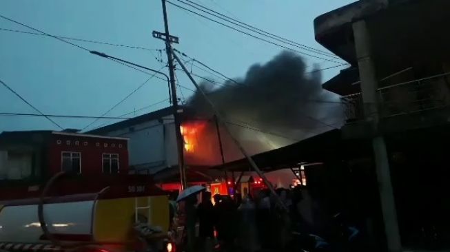 Empat Jam Kebakaran, Minimarket di Natuna Habis Dilalap Api