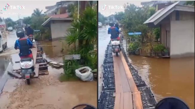 Jalan Banjir, Pemotor Pakai Jembatan Darurat, Warganet: Senggol Dikit Berakhir