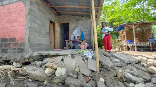 Abrasi Parah di Buleleng, Putu Tirta Pasrah Tiap Tahun Rumahnya Diterjang Ombak