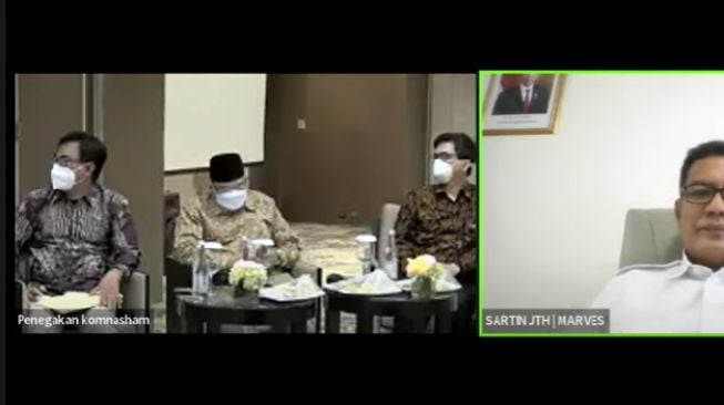 Asisten Deputi Pengembangan Ekonomi Kreatif Kemenko Marves, Sartin Hia (layar kanan) dalam diskusi daring. (tangkapan layar/ Youtube Komnas HAM)