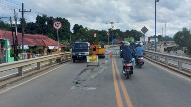 Usai Viral di Media Sosial, Jembatan Flyover di Juanda Langsung Diperbaiki