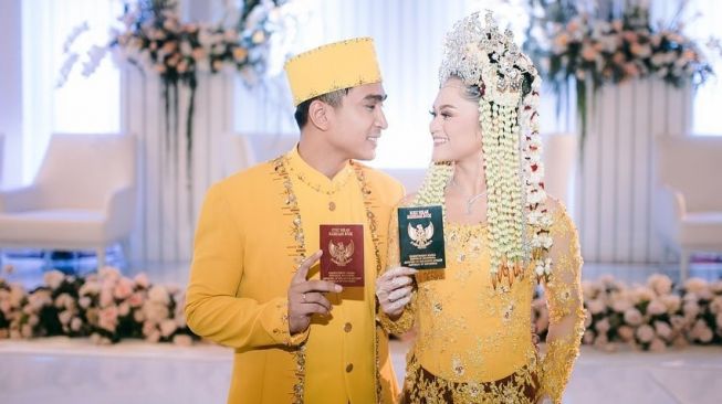 Potret Lutfi Agizal dan Nadya Indry Setelah Menikah.(Instagram/@lutfiagizal)