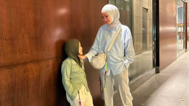 Zaskia Adya Mecca Terharu, Anak Kedua Tetiba Dandan Pakai Hijab