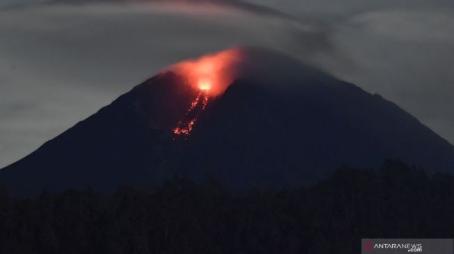 Cek Fakta: Video dan Foto Erupsi Gunung Semeru