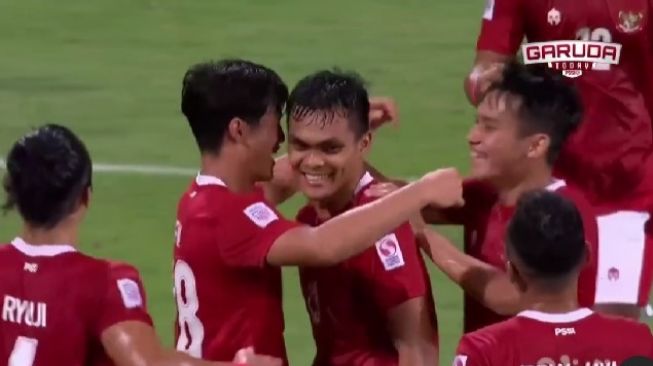 Timnas Indonesia mengawali petualangan di Grup B Piala AFF 2020 dengan gemilang usai mengalahkan Kamboja, 4-2 di Stadion Bishan Singapura, Kamis (9/12/2021). [Vidio.com]