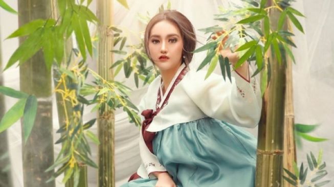 gaya artis Indonesia pakai Hanbok. [Instagram/@fdphotography90]