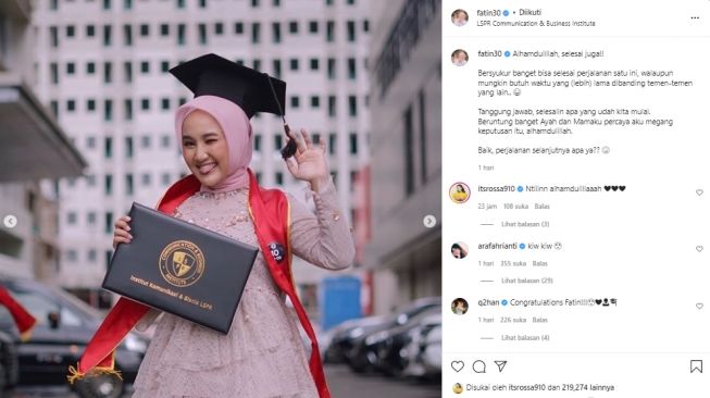 Fatin Shidqia lulus kuliah (instagram.com)