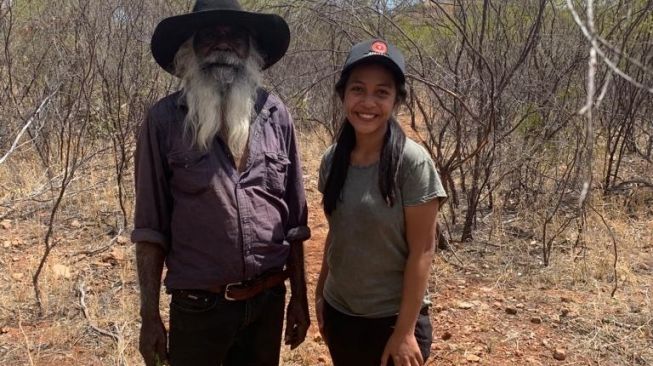 Gadis Lulusan Unud Bali Ini Ceritakan Hidup Bersama Warga Aborigin di Pedalaman Australia