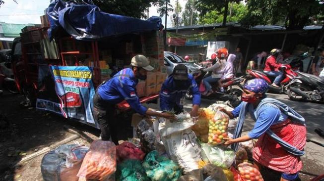 Cerita Pedagang Pasar Legi Solo Kirim Bantuan Sayur Mayur ke Korban Erupsi Gunung Semeru