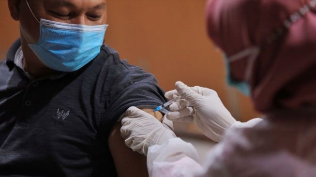 Capai Target Vaksinasi, Muspika Muara Satu dan Nisam Dapat Penghargaan