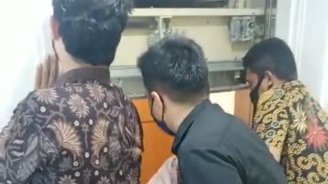 Panik Terjebak di Lift Mati, Anggota DPR Teriak-teriak Minta Tolong sampai Lemas