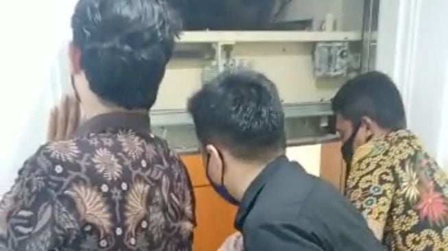 Usai Terjebak di Lift Mati, Anggota DPR Gerindra Darori Minta Lift Diganti Baru