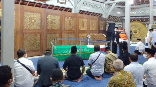 Malam Ini, Jenazah Mang Oded Dimakamkan di Tanah Kelahirannya, Tasikmalaya