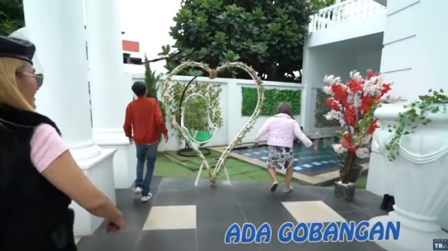 Rumah Indah Sari. [Youtube/Trans 7 Official]