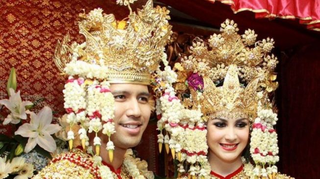 Pernikahan adat Palembang. [Instagram]