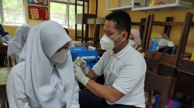 Capaian Vaksinasi Remaja di Kepri Hampir 100 Persen