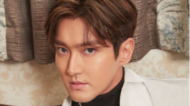 Dikonfirmasi Positif COVID-19, Siwon Super Junior Batal Hadiri MAMA 2021