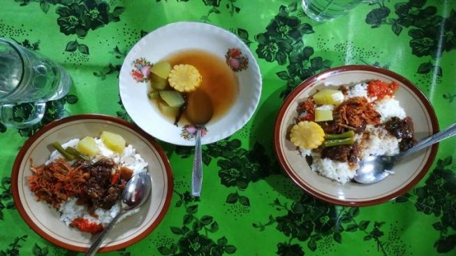 Nasi Kondo Plecing Sapi Khas Bugis Yang Digemari di Bali