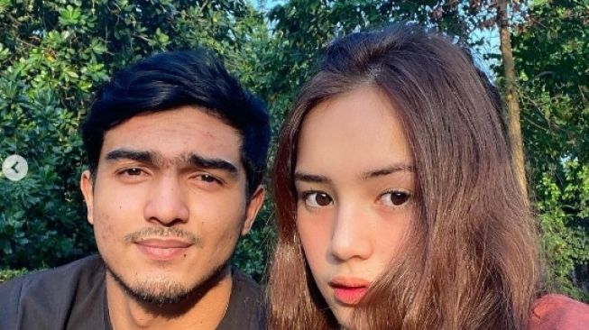 Kompak dan 'Mesra', 5 Artis Kakak Adik Ini Sering Dikira Pacaran