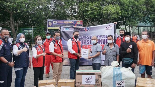 Waskita Karya Salurkan Bantuan untuk 400 Pengungsi Erupsi Gunung Semeru