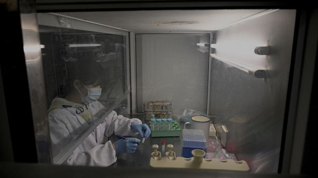 Melihat Laboratorium Penemu Obat Covid-19 di China