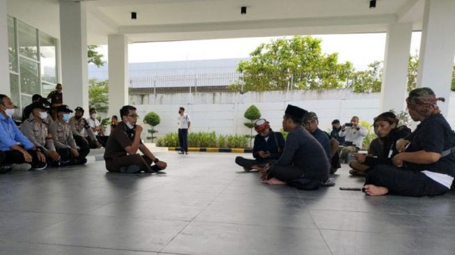 Kelompok Masyarakat Datangi Kejari Mataram, Pertanyakan Kasus 3 Tahun yang Lalu