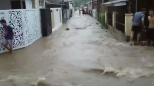 Wali Kota Bandar Lampung Eva Dwiana Klaim Berhasil Kurangi Banjir, WALHI Lampung Beber Data Berbeda