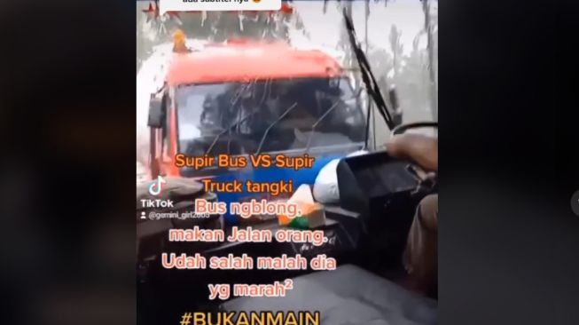 Heboh Bus Lawan Arah dan Bikin Jalan Macet, Sopir Malah Salahkan Keberadaan Truk Pertamina