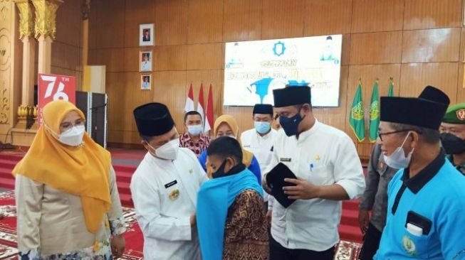 Pejabat Sambas Patungan untuk Semangati Kafilah MTQ Berlomba di Sintang