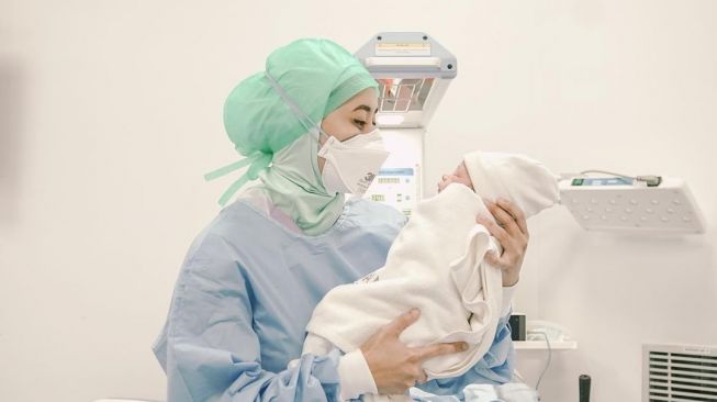 Potret Nathalie Holscher Melahirkan (Instagram/@nafaspertama)