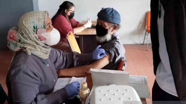 Belum Capai Target, Pemprov Lampung Kejar Vaksinasi Lansia dan Dosis Pertama