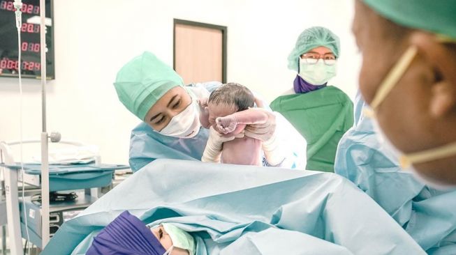 Potret Nathalie Holscher Melahirkan (Instagram/@nafaspertama)