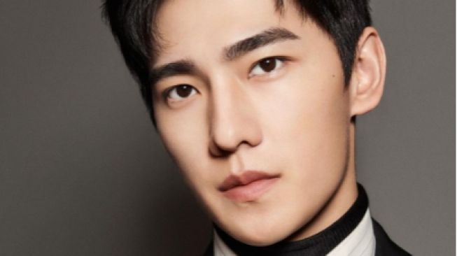 10 Potret Yang Yang, Aktor Tampan China yang Dirumorkan Dekat dengan Dilraba Dilmurat