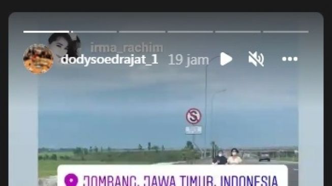 7 Potret Doddy Sudrajat Cs Tabur bunga di Jalan Tol, Apa Maksudnya?