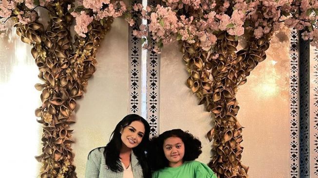 potret Krisdayanti dan Amora Lemos. [Instagram/krisdayantilemos]